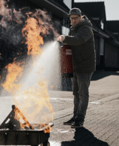 Brandschutzhelfer ausbildung praktische feuerlöschübung