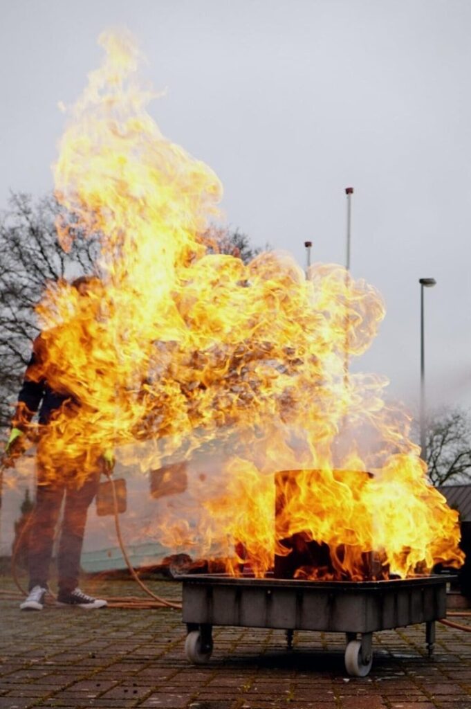 Abwehrender brandschutz
